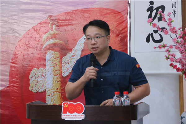 �����������������֯��ί��ǳ�־ƽͬ־  ����ʫ��չ��Ļ